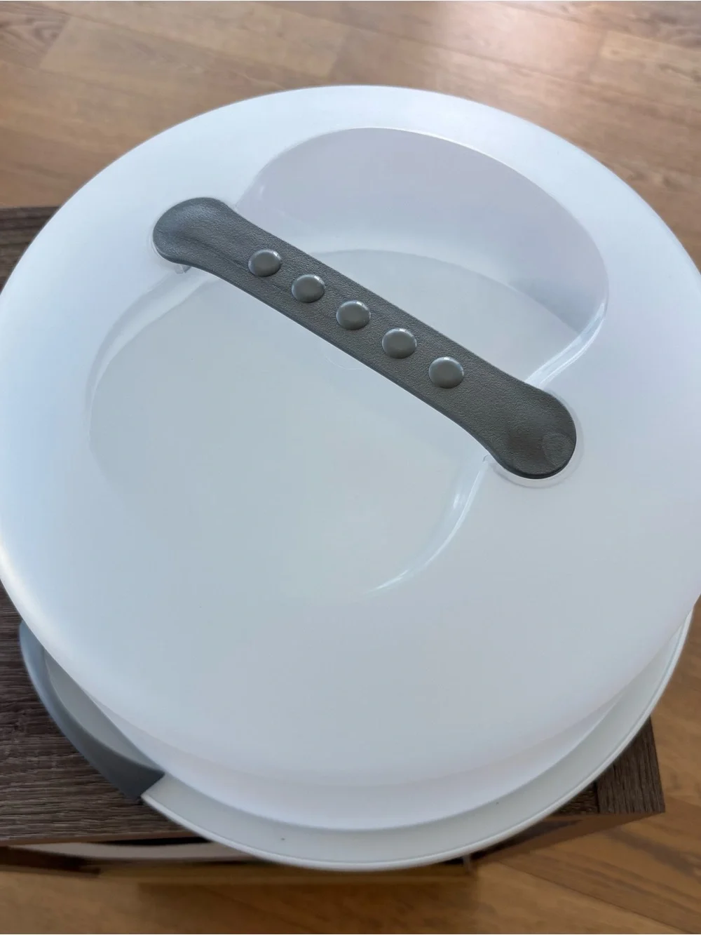Sterilite Semi Transparent Cake Carrier with Gray Handle